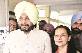 Navjot Singh Sidhu with wife Navjot Kaur Sidhu