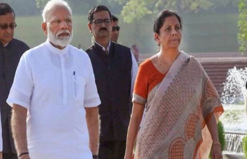 मोदी सरकार ने 15 वरिष्ठ अधिकारियों को जबरन रिटायरमेंट दे दी है। (फाइल फोटो सोर्स: PTI)