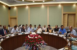 7th Pay Commission: आम बजट को लेकर वित्त मंत्री निर्मला सीतारमण ने ली तीसरी बैठक, केंद्रीय कर्मचारियों को जल्द मिल सकती है खुशखबरी!