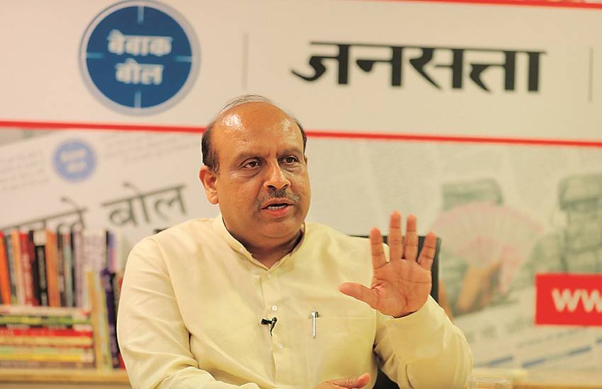 बारादरी की बैठक में विजेंद्र गुप्ता (सभी फोटो : आरुष चोपड़ा)