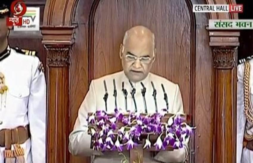 राष्ट्रपति रामनाथ कोविंद संसद के संयुक्त बैठक को संबोधित करते हुए। (फोटो सोर्स: दूरदर्शन)