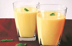 गरमी से बचने के लिए शीतल पेय पदार्थों का सहारा