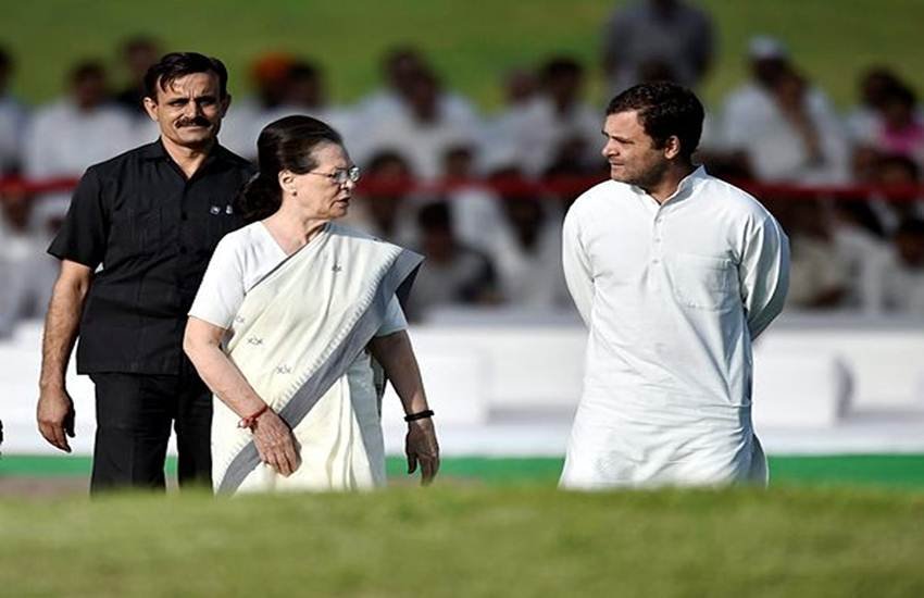 कांग्रेस संसदीय दल की नेता सोनिया गांधी और कांग्रेस अध्यक्ष राहुल गांधी। (Photo: PTI)