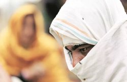 UP: एकतरफा प्यार में पागल थी युवती, नहीं मिला साथ तो शादी से चंद घंटे पहले प्रेमी के चेहरे पर फेंक दिया तेजाब