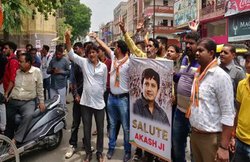 Indore: जेल से छूटे ‘बल्लामार’ MLA आकाश विजयवर्गीय का बंदूक की गोलियों से हुआ स्वागत? खड़ा हुआ नया बवाल
