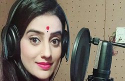 तो इस डर की वजह से स्टूडियो में लाइट ऑफ कर गाया करती थीं Akshara Singh
