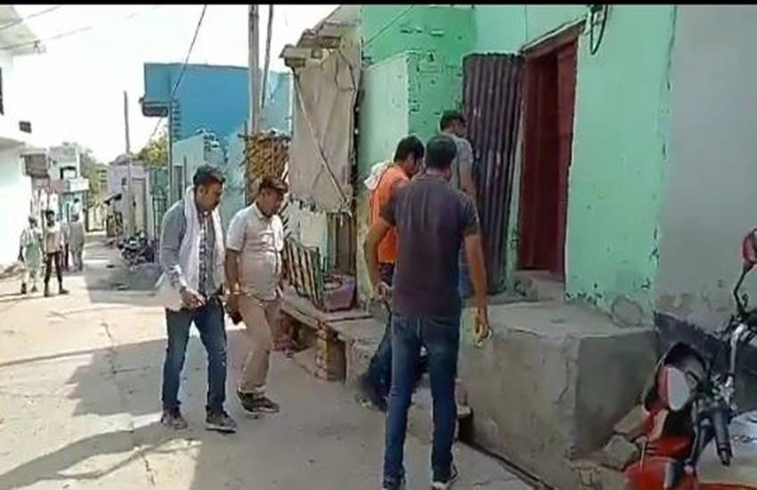Aligarh, Aligarh child murder, three year old child murder, Aligarh Police, UP, Law and order, Yogi Aditryanath, BJP, Congress, Priyanka Gandhi, India, Aligarh, Rahul Gandhi, Congress, Murder, Priyanka Gandhi, Uttar Pradesh, Aligarh murder, Twinkle Sharma murder, India News, Crime News, Latest Aligarh News, Aligarh Latest News, Jansatta News, अलीगढ़, नाबालिग, बच्ची, मासूम, हत्या, कर्ज, परिवार, रासुका, पॉक्सो एक्ट, पुलिस, अलीगढ़, उत्तर प्रदेश, योगी आदित्यनाथ, सीएम, बीजेपी, राहुल गांधी, प्रियंका गांधी, कांग्रेस, प्रदेश समाचार, अपराध समाचार, राष्ट्रीय समाचार, जनसत्ता समाचार, हिंदी समाचार