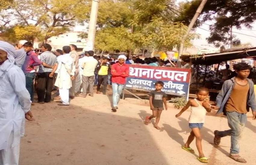 Aligarh, Aligarh child murder, three year old child murder, Aligarh Police, UP, Law and order, Yogi Aditryanath, BJP, Congress, Priyanka Gandhi, India, Aligarh, Rahul Gandhi, Congress, Murder, Priyanka Gandhi, Uttar Pradesh, Aligarh murder, Twinkle Sharma murder, India News, Crime News, Latest Aligarh News, Aligarh Latest News, Jansatta News, अलीगढ़, नाबालिग, बच्ची, मासूम, हत्या, कर्ज, परिवार, रासुका, पॉक्सो एक्ट, पुलिस, अलीगढ़, उत्तर प्रदेश, योगी आदित्यनाथ, सीएम, बीजेपी, राहुल गांधी, प्रियंका गांधी, कांग्रेस, प्रदेश समाचार, अपराध समाचार, राष्ट्रीय समाचार, जनसत्ता समाचार, हिंदी समाचार