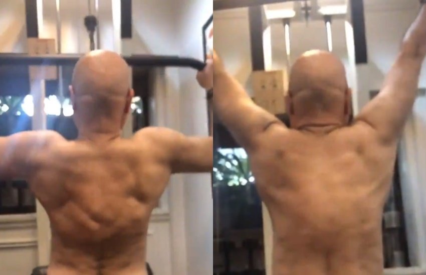 अनुपम खेर ने ट्विटर पर एक्सरसाइज करते हुए एक वीडियो पोस्ट की है। यह तस्वीर उसी से ली गई है।