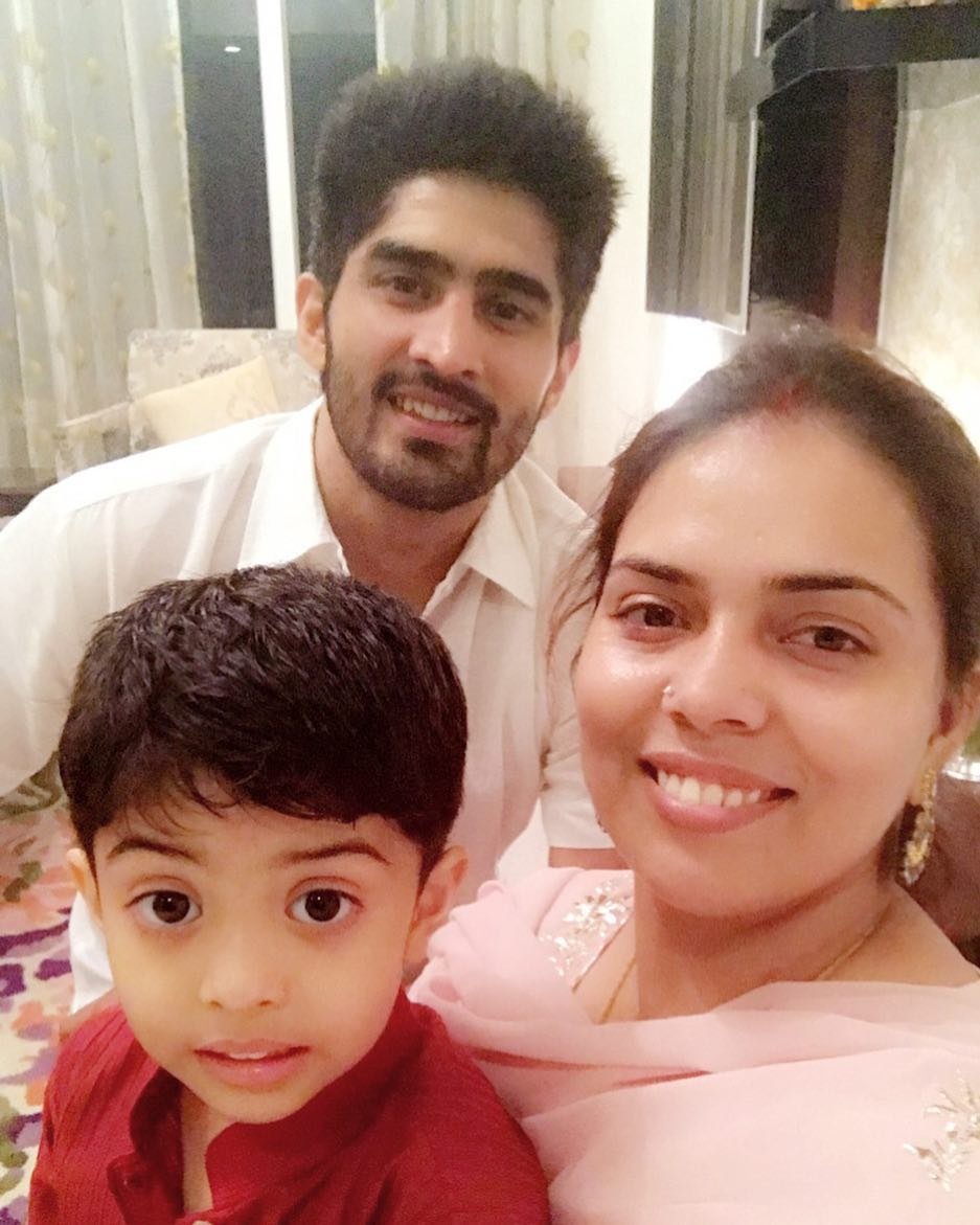 Vijender Singh, wife, Archana, father, in-law, Surender, Singh, wedding, , party, parties, celeb, celebrity, sports, boxer, india, indian boxer, vijender boxer, vijender, boxer Vijender Singh love mariage