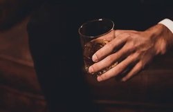 उत्तर प्रदेश: अलीगढ़ में दादा ने पोतों को पढ़ाया ‘नया पाठ’, बताया- A फॉर अल्कोहल और B फॉर बीड़ी