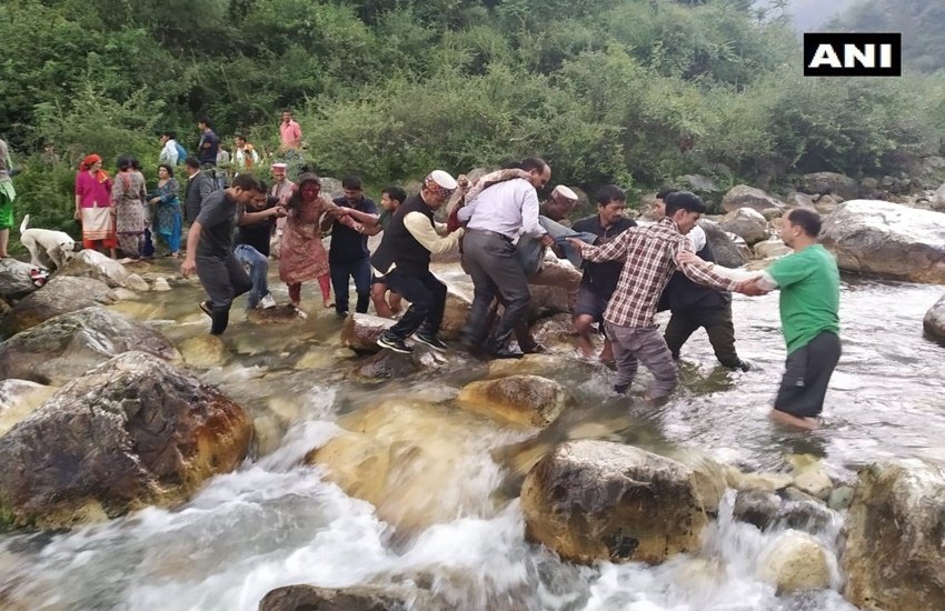 बस एक्सीडेंट 
(फोटो सोर्स- एनआई)