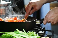 कैंसर से बचना चाहते हैं तो किचन में रखीं इन चीजों को जल्द हटाएं