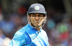 ICC World Cup 2019: धोनी की धीमी बल्लेबाजी, यूजर्स बोले- सबसे बड़े फिनीशर ने वर्ल्ड कप में भारत का सफर फिनिश किया