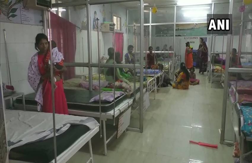 उमरिया जिले के इसी पुनर्वास केंद्र में डीएम ने लगावाया है अपने ऑफिस का एसी। (फोटोः एएनआई)
