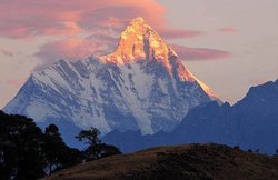 माउंट एवरेस्ट पर लगातार दो महीने के सफाई अभियान में 11,000 किलो कचरा साफ, 4 शव हुए बरामद