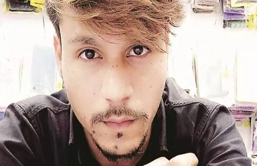 सुबह तीन बजे अस्पताल से पैसेंजर लेने जा रहा था ड्राइवर। (फोटोः इंडियन एक्सप्रेस)
