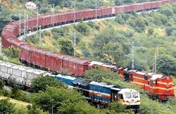 Indian Railway: यात्री ट्रेन नहीं मिली तो मालगाड़ी से आई बैंक पहुंचाए नेत्र, रेलवे अधिकारीयों के इस कदम की हो रही है सराहना