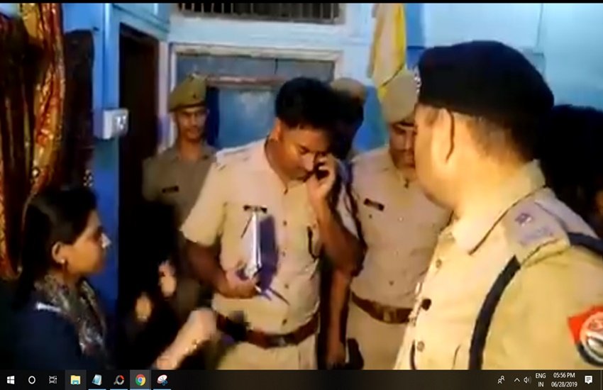 हत्या के बाद मौके पर पहुंची पुलिस 
(फोटो सोर्स - सोशल मीडिया) 