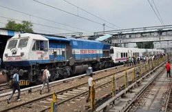 अब ट्रेनों में मिलेगी ‘मसाज सर्विस’, इंडियन रेलवे ने बनाया प्लान, जानिए क्या रहेगा चार्ज