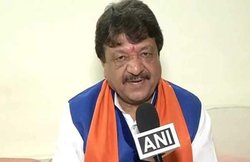 MP: कैलाश विजयवर्गीय की किसान आक्रोश रैली में टूटा मंच, BJP महापौर और विधायक समेत कई लोग चोटिल