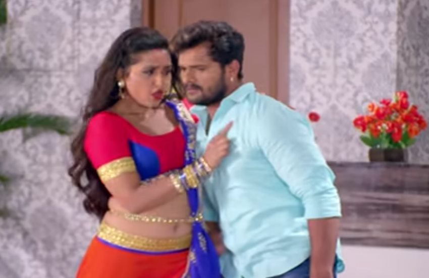 गाने के एक सीन में काजल राघवानी और खेसारी लाल यादव। (फोटो सोर्स-वीडियो स्नैप शॉट)
