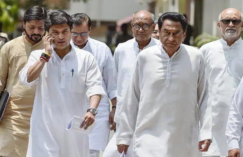 एमपी के सीएम कमलनाथ और ज्योतिरादित्य सिंधिया 
फोटो सोर्स- इंडियन एक्सप्रेस 