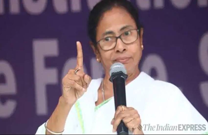 हाल में ममता बनर्जी जय श्रीराम का नारा लगाने वालों पर भड़क गई थीं। (फोटोः इंडियन एक्सप्रेस)