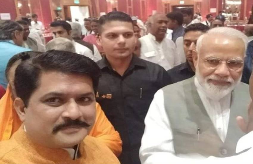 BJP MP, Guna, Kriashna Pal Yadav, PM Modi, PM narendra modi, selfie, Jyotiraditya Scindia, BJP, Priyadarshini Raje Scindia, KP Yadav, india news, Hindi news, news in Hindi, latest news, today news in Hindi