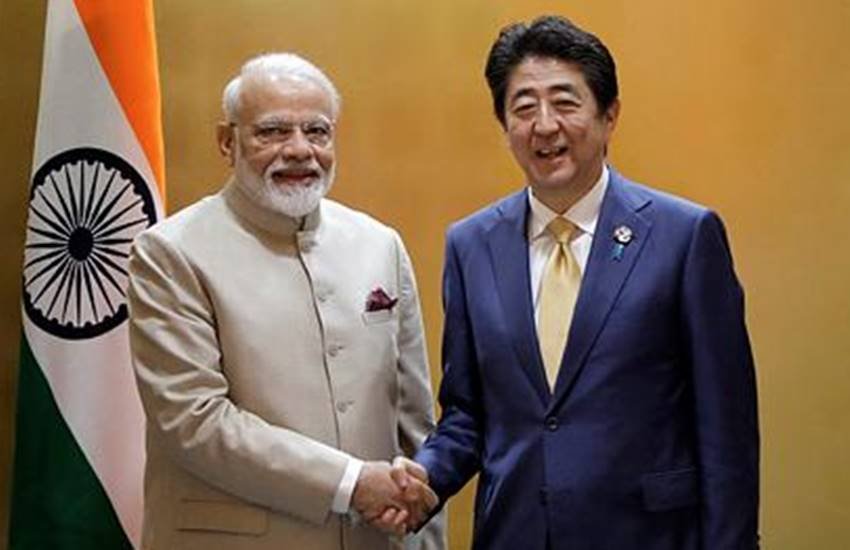 पीएम मोदी ने जापान के पीएम के साथ ही कई अहम मुद्दों पर चर्चा की। (फोटोः पीटीआई)
