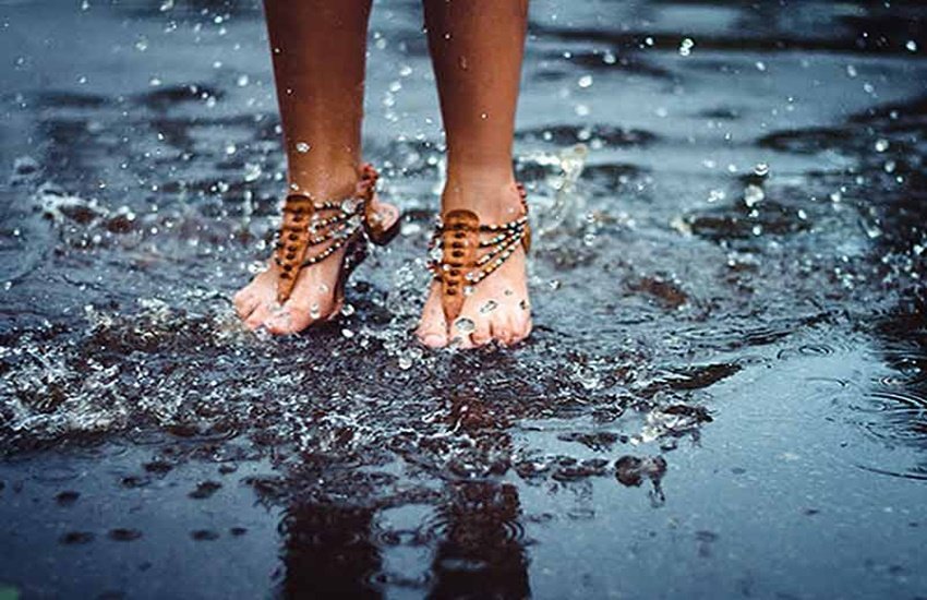 बारिश में बीमार होने से बचने के लिए टिप्स (Source: Dreamstime)