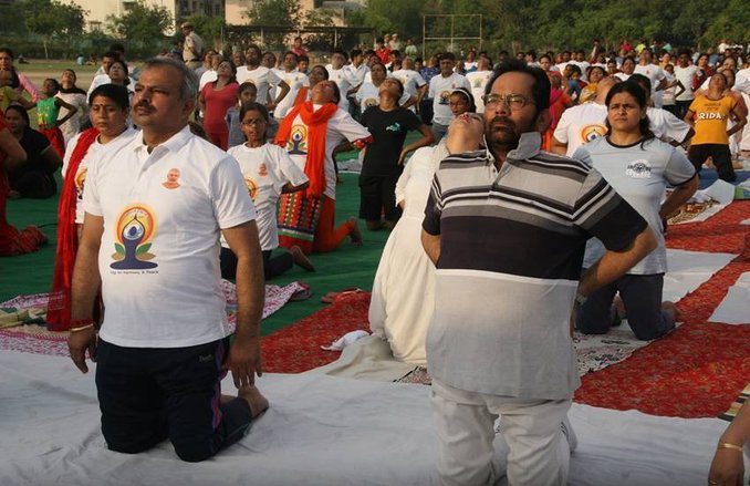 International Yoga Day: मोदी के मंत्री बोले- मुल्क ने तोड़ी मजहब की दीवारें, दुनिया के लिए योग है ‘भारतीय हेल्थ हैंपर’