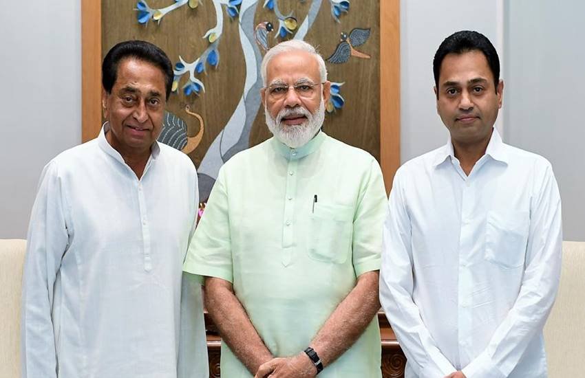 सांसद नकुल नाथ ने पीएम और अपने पिता की तस्वीर अपने ट्विटर पर शेयर की। (फोटोः नकुल नाथ ट्विटर अकाउंट से)