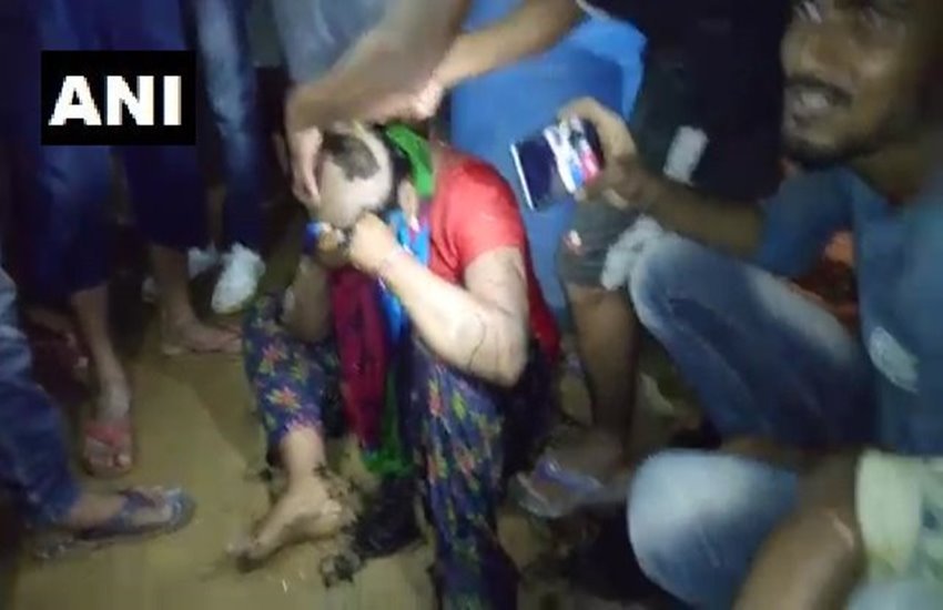 भीड़ ने किया प्रेमी जोड़े पर हमला, काटे बाल 
फोटो सोर्स- एएनआई 