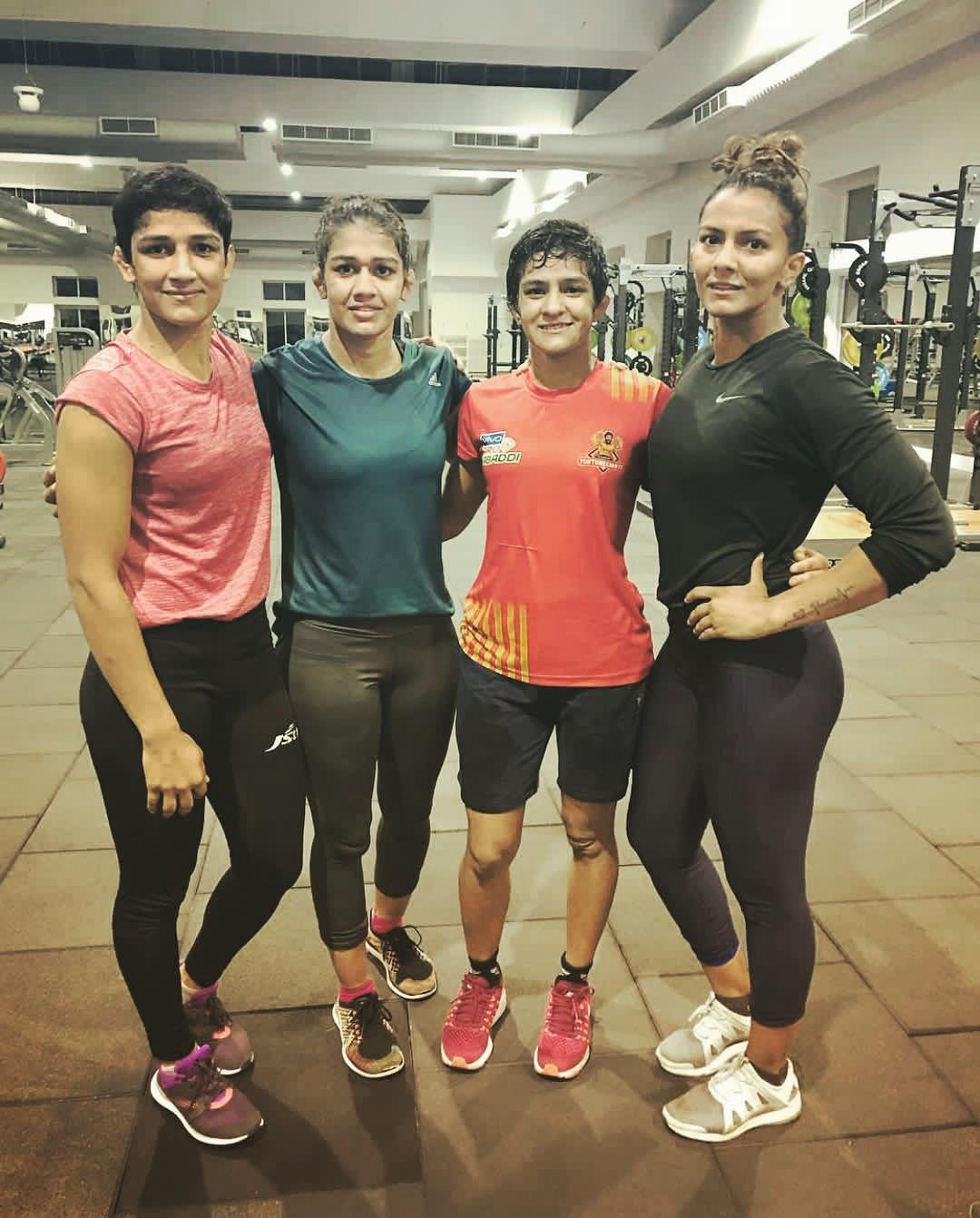 Wrestling,vivek suhag,Mahavir Phogat,Geeta Phogat,Dangal,Commonwealth Games,babita phogat,Babita Kumari