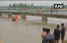 pick up van fell in canal