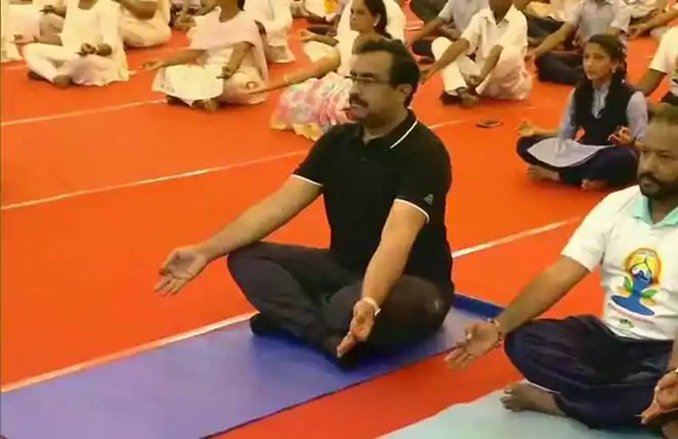 राम माधव का राहुल गांधी पर तंज, कहा- संसद में गेम खेलते हैं कुछ बच्चे, योग करने से खत्म होगा बचपना