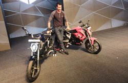 Revolt इलेक्ट्रिक बाइक हुई पेश, सिंगल चार्ज में चलेगी 156 किमी, मोबाइल से बदल सकेंगे बाइक का साउंड