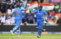 World cup 2019: मात्र 2 सिक्स जड़ धोनी को पछाड़ भारत के सिक्सर किंग बन जाएंगे रोहित शर्मा