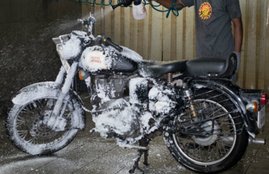 Royal Enfield Dry Wash system, Royal Enfield Dry Wash service center in chennai, save water plan, Royal Enfield Dry Wash servicing, dry wash motorcycle servicing