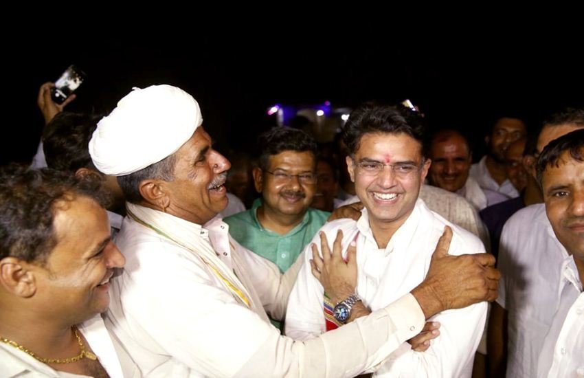 सचिन पायलट ने कहा, करीब 2 साल पहले संचोर जिले के कसेला गांव में किसान जयकिशन जी के घर पर रात गुजारी थी। उस वक्त उनसे वादा किया था कि मैं दोबारा जरूर आऊंगा। पिछली रात मैंने वह वादा निभा दिया।