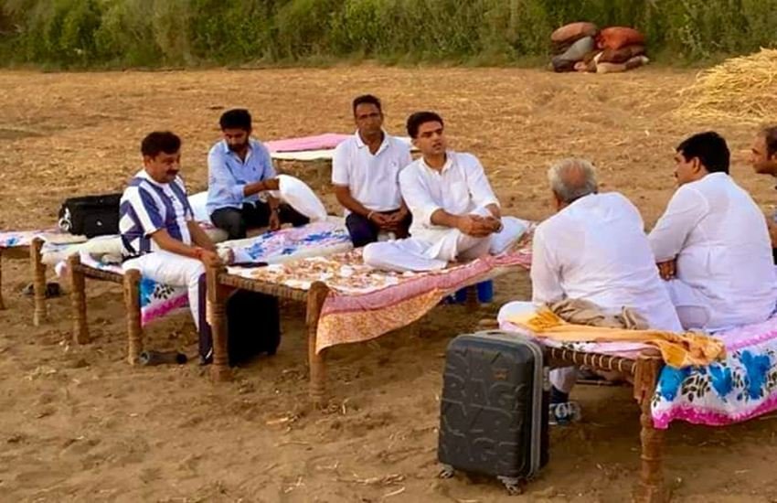 सचिन पायलट के साथ आए अधिकारियों व अन्य नेताओं के लिए भी ठहरने की व्यवस्था थी।
