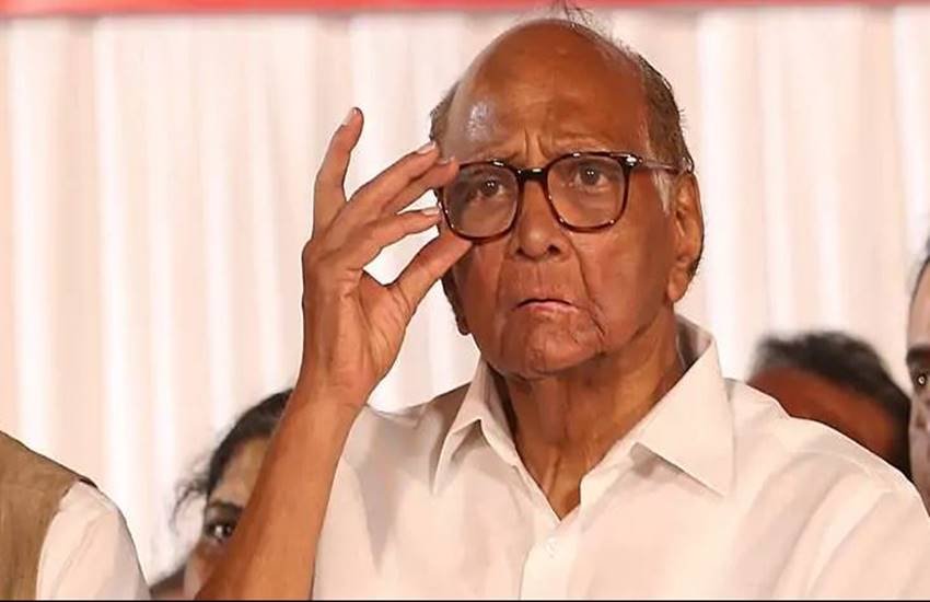 एनसीपी नेता शरद पवार ने खुद पार्टी में असंतोष कम करने में जुट गए हैं। (फाइल फोटो)