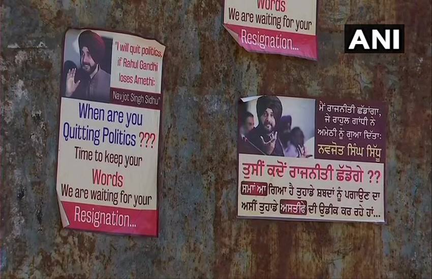 Navjot Singh Sidhu, Rahul gandhi, Mohali, smriti irani, amethi, punjab congress, nda, upa, lok sabha election, election result, posters against sidhu Navjot Singh Sidhu, Rahul gandhi, Mohali, smriti irani, amethi, punjab congress, nda, upa, lok sabha election, election result, posters against sidhu