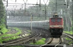स्टार्ट-अप कंपनी की धमकी- ट्रेनों में शुरू कराएं मालिश सेवा, वरना झेलना होगा मुकदमा