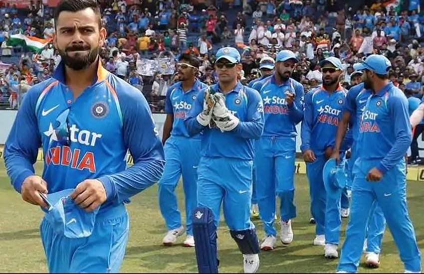 पाकिस्तानी तेज गेंदबाज इससे पहले विकेटकीपर धोनी की तारीफ कर चुके हैं। (फाइल फोटो)
