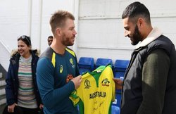 ICC World Cup 2019: वॉर्नर के शॉट से घायल हो गया था यह ‘भारतीय’ बोलर, ऑस्ट्रेलियाई खिलाड़ी ने दिया शानदार गिफ्ट