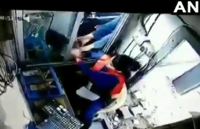 Gurugram: टोल टैक्स मांगने पर एसयूवी चालक ने महिला टोल कर्मी को मारा थप्पड़, नाक से निकला खून