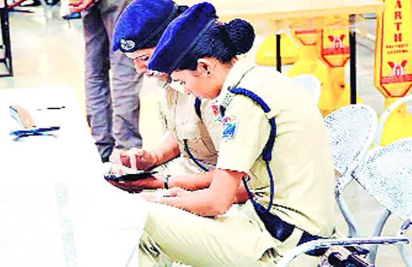 रेलवे की 9000 भर्तियों में आधे पदों पर महिलाएं रेलवे की 9000 भर्तियों में आधे पदों पर महिलाएं