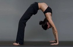 पेट की चर्बी कम करने में मदद करता है चक्रासन, और भी हैं कई फायदे